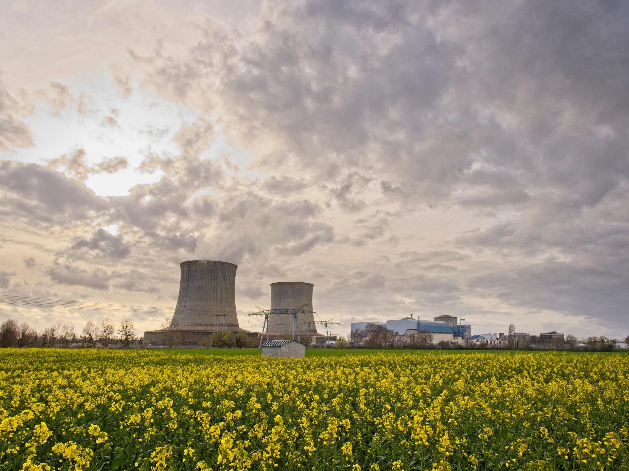 Centrale nucléaire de Saint-Laurent-des-Eaux ; image source De Morgen.